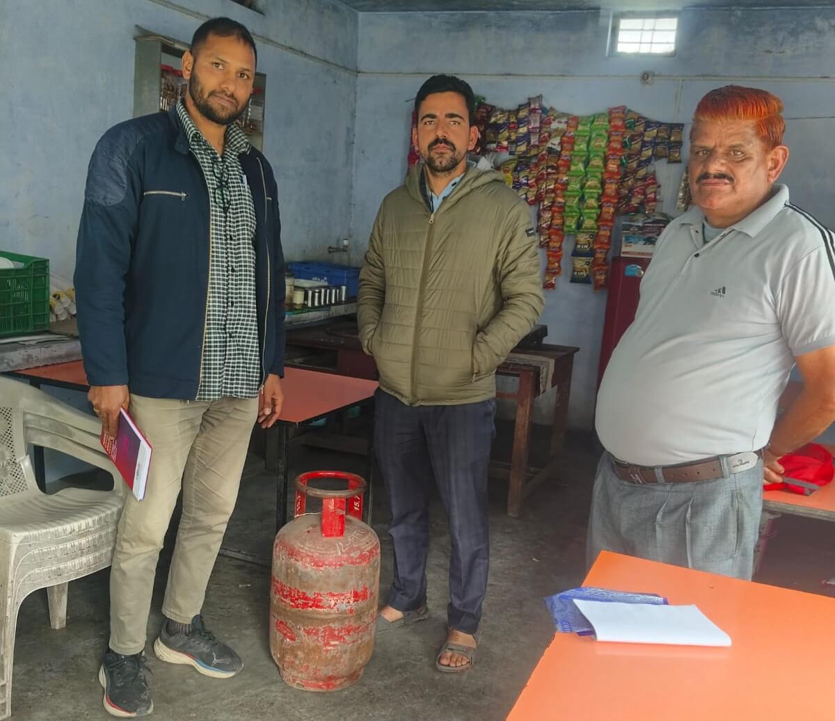 जिलाधिकारी के निर्देश पर कड़ी कार्रवाई तहसील परिसर में घरेलू गैस के दुरुपयोग पर शिकंजा