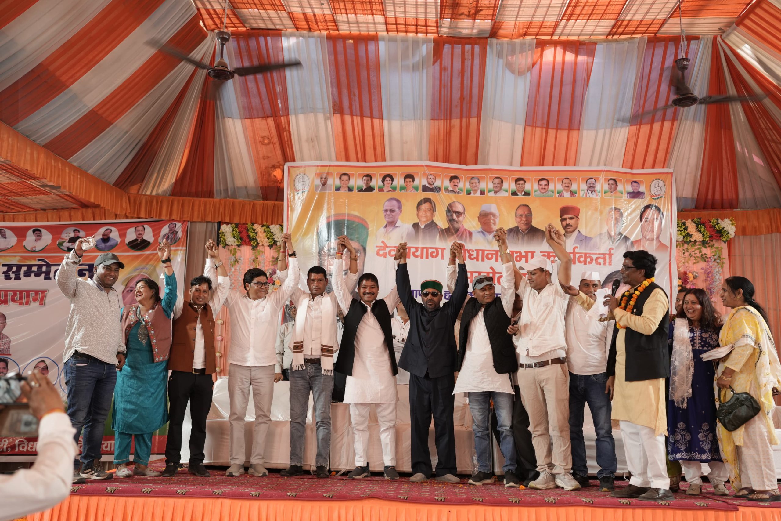 देवप्रयाग क्षेत्र में विकास को लेकर कांग्रेस का हमला कीर्तिनगर में कार्यकर्ता सम्मेलन और रोड शो आयोजित