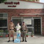रुड़की पुलिस ने 52 पाउच अवैध शराब के साथ आरोपी को पकड़ा