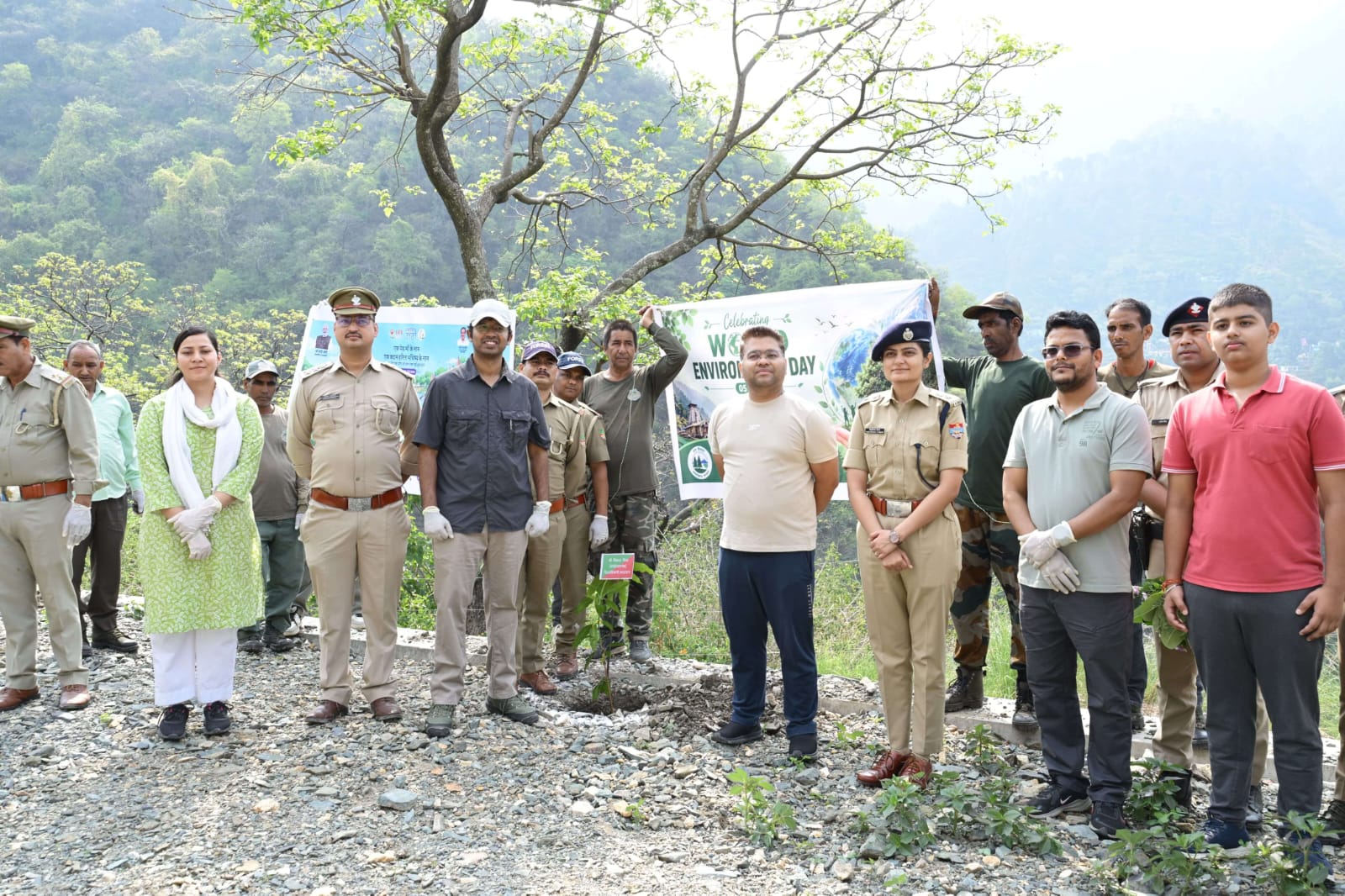 रुद्रप्रयाग में विश्व पर्यावरण दिवस पर वृक्षारोपण व स्वच्छता अभियान जिलाधिकारी ने दिया पर्यावरण संरक्षण का संदेश